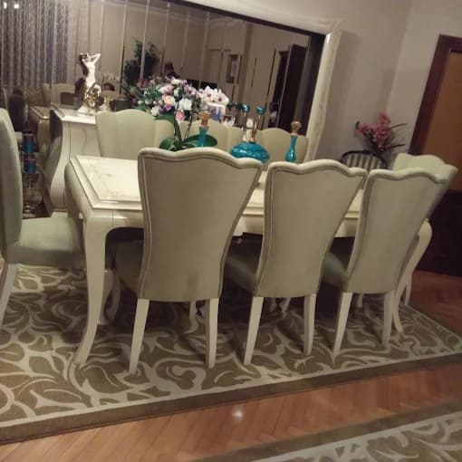 Krem kumaş döşemeli beyaz yemek masası sandalye takımı